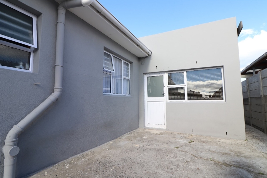 4 Bedroom Property for Sale in Strandfontein Western Cape